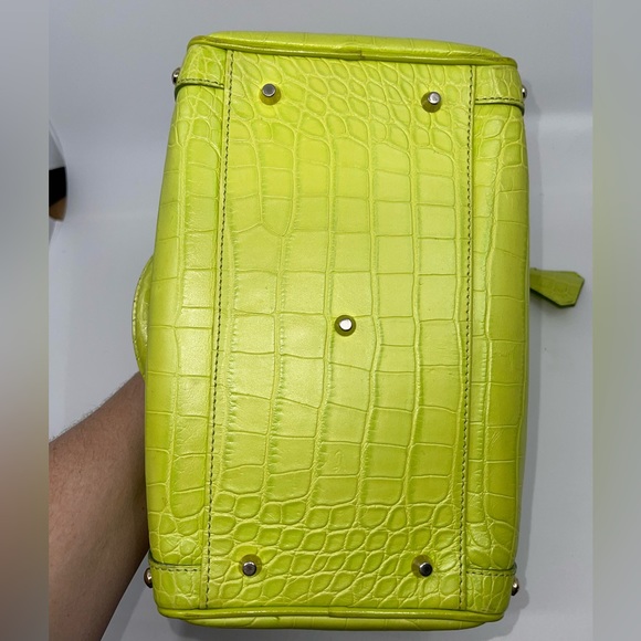 RARE👜VERSACE👜AUTHENTICATED Medusa Lime green croc embossed satchel - Picture 15 of 15